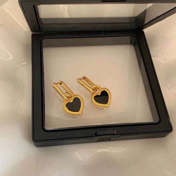 Double Sides Shell Heart Earrings | 18K Yellow Gold Plated NEW - Picture 3 of 6